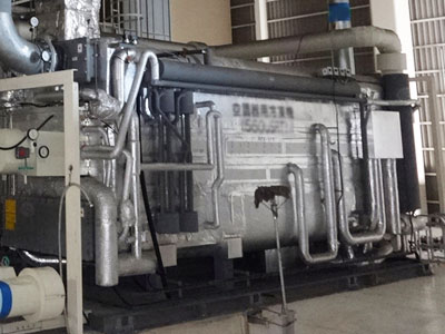 川重冷熱吸収式冷凍機