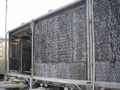 九州・福岡冷却塔の汚れた冷却塔